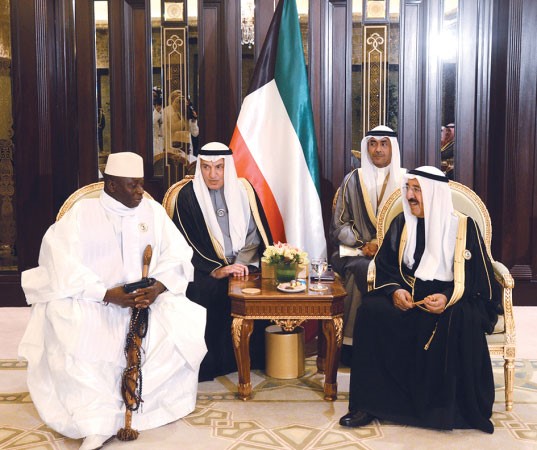 صاحب السمو الامير الشيخ صباح الاحمد مستقبلا الرئيس يحيى جامع رئيس جمهورية غامبيا ﻿