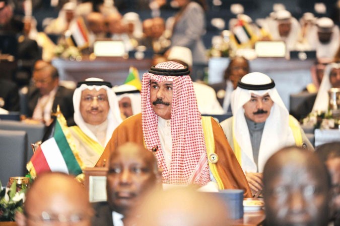 سمو ولي العهد الشيخ نواف الاحمد وسمو رئيس الوزراء الشيخ جابر المبارك والشيخ محمد الخالد هاني الشمري