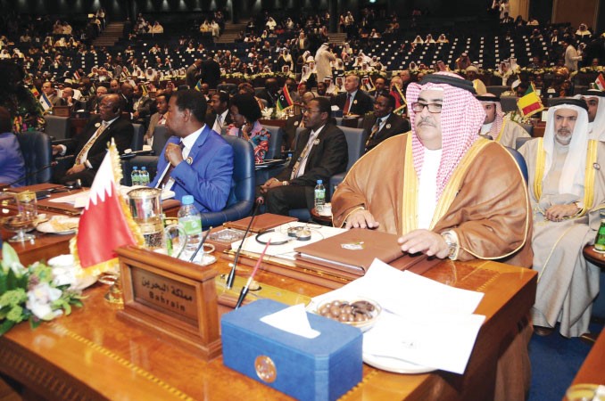 وزير الخارجية البحريني خلال مشاركته في القمة
