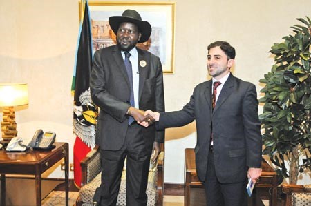 رئيس جمهورية جنوب السودان سيلفا كير ميارديت مرحبا بمدير التحرير الزميل محمد الحسينيهاني الشمري﻿