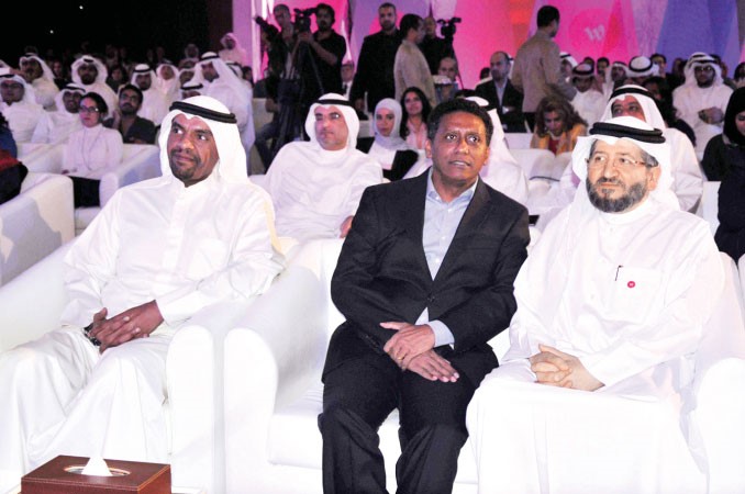 فخرو مع كبار ضيوف الملتقى