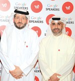 عبدالعزيز فخرو مع عامر حيات خلال الملتقى