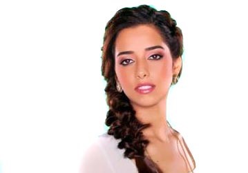 الفنانة بلقيس ..بتنورة لافتة للأنظار
