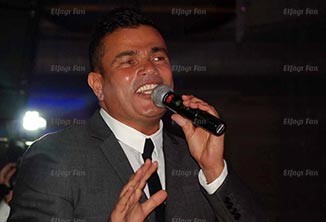 بالفيديو.. شاهد دخول عمرو دياب في حفل زفاف بالفورسيزون
