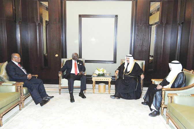 جانب من لقاء سمو الشيخ ناصر المحمد مع رئيس سيراليون ارنست باي كوروماسيرليون