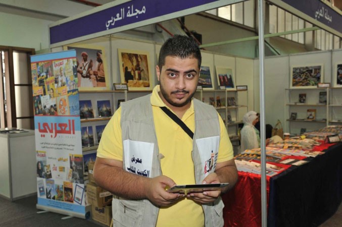 طلال نضال من فريق تنظيم المعرض