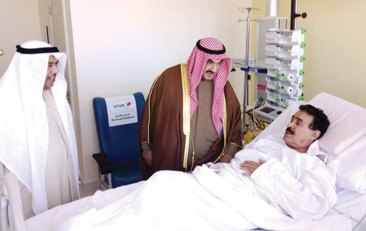 سمو الشيخ ناصر المحمد يطمئن على صحة الجارالله 