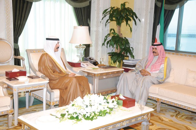 سمو ولي العهد الشيخ نواف الاحمد مستقبلا وزير الداخلية الشيخ محمد الخالد﻿