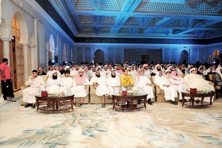 القرني: الإسلام مشروع رباني وسطي  وعلى المسلمين  المحافظة عليه وعدم الإساءة إليه بأفعال وتصرفات غير مسؤولة
