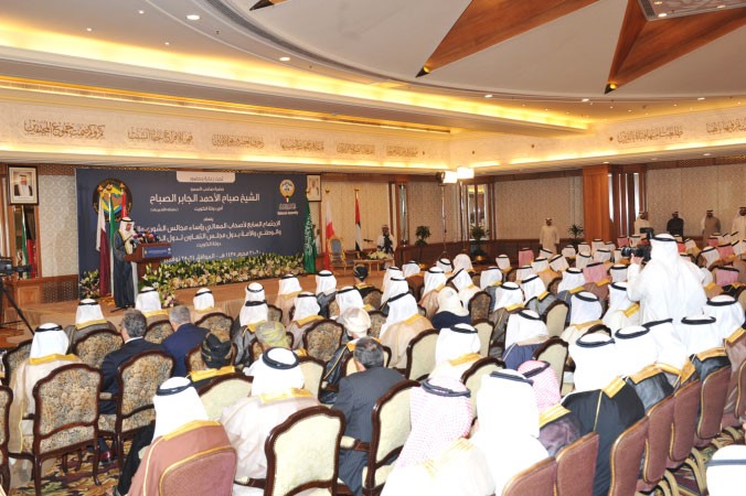 الرئيس مرزوق الغانم ملقيا كلمته خلال فعاليات الاجتماع السابع
