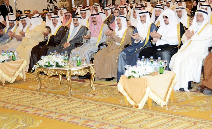 سمو الامير وسمو ولي العهد يتقدمون الحضور خلال فعاليات الاجتماع السابع لرؤساء مجالس الشورى والنواب والوطني والامة بدول مجلس التعاون لدول الخليج العربية