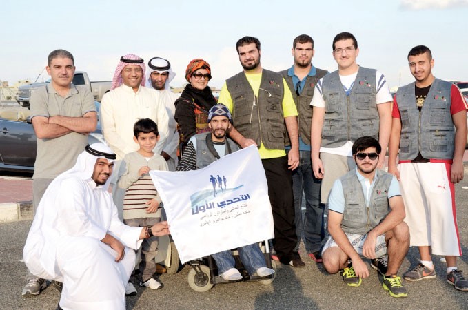خالد الهاجري مع المشاركين في الحفل التمهيدي لانطلاق الماراثون المرتقب