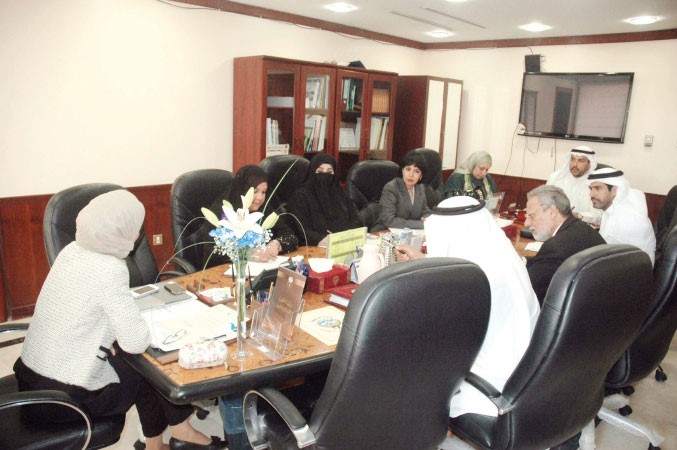 جانب من اجتماع مريم الوتيد مع التوجيه العام للغة العربية بحضور دخالد الرشيد