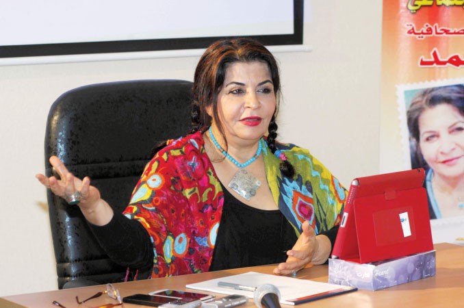 الاعلامية الزميلة ليلى احمد خلال محاضرتها﻿