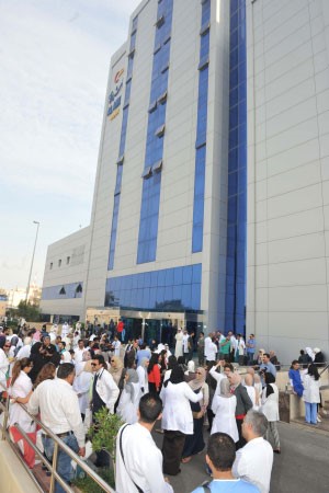 جانب من اعتصام الاطباء امام مستشفى الاميري متين غوزال 
