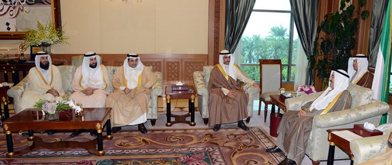 صاحب السمو الامير الشيخ صباح الاحمد خلال استقباله رئيس مجلس الامة مرزوق الغانم واعضاء مكتب المجلس﻿