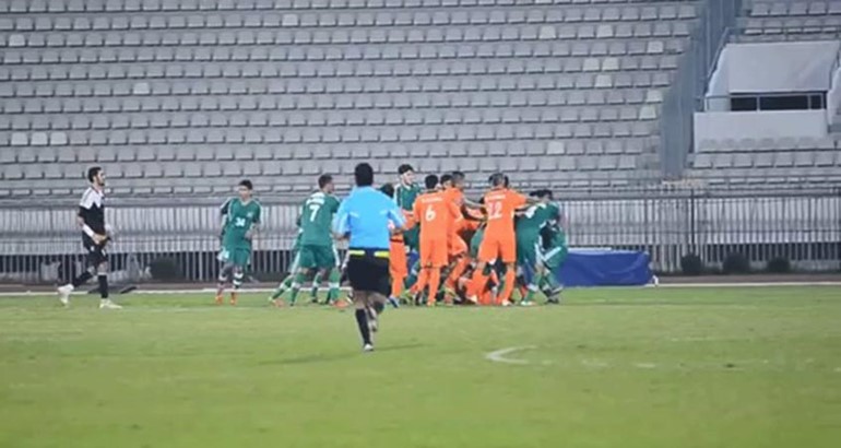 بالفيديو.. معركة «دموية» بين لاعبي كاظمة والعربي بدوري الشباب 