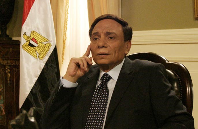 عادل إمام ينفي شائعة وفاته 