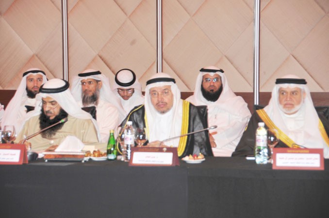 دعادل الفلاح مع بعض الحضور في المؤتمر 