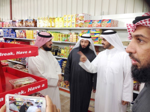 جولة بين المعروضات الخاصة بلوازم البر