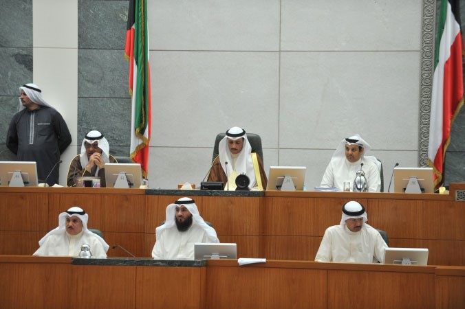 رئيس مجلس الامة مرزوق الغانم ونائبه مبارك الخرينج وامين السر يعقوب الصانع على المنصة وتبدو الامانة العامة 	متين غوزال﻿