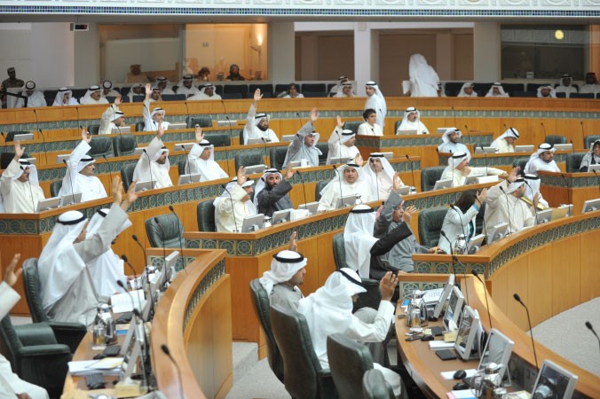 المجلس يصوت على احد الاقتراحات﻿