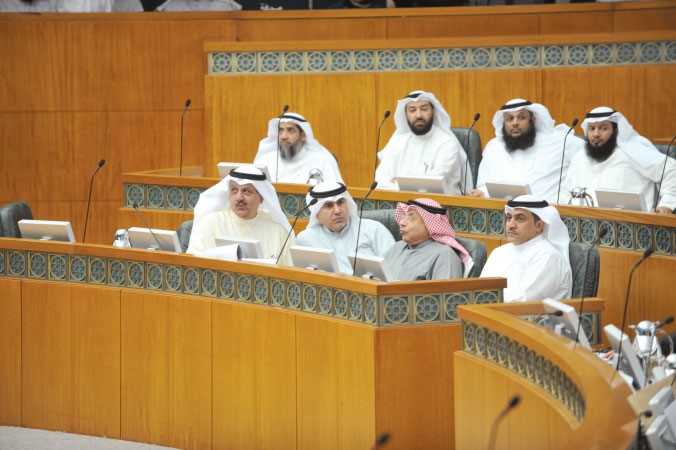 مسالم الاذينة والشيخ خالد الجراح وعبدالله التميمي وعيسى الكندري خلال الجلسة﻿