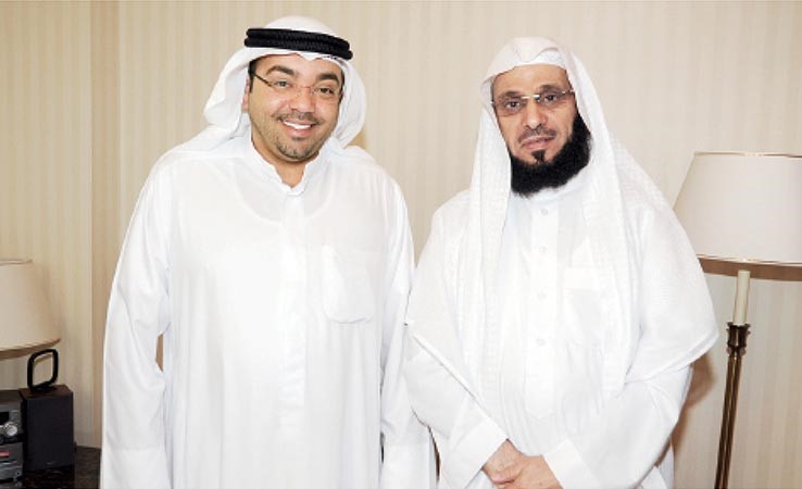 رئيس التحرير الزميل يوسف خالد المرزوق والشيخ عائض القرني	فريال حماد