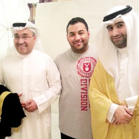 ايراج مع محمد العجيمي في مسرحية مرشح مشرشح﻿