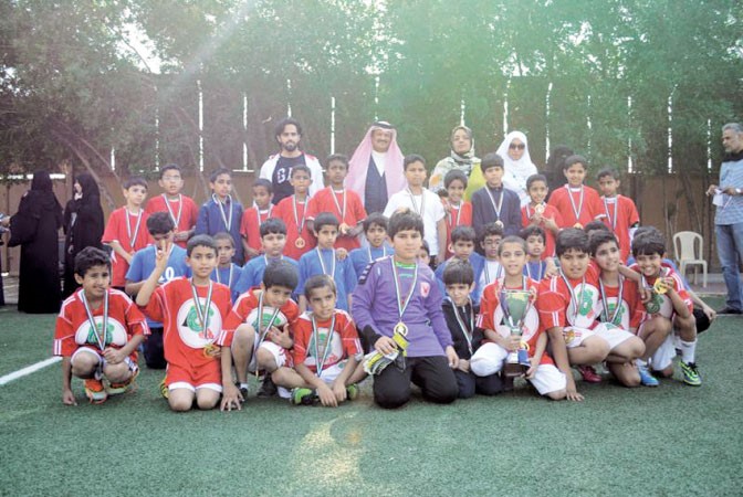 اللاعبون المتوجون عقب انتهاء المنافسات