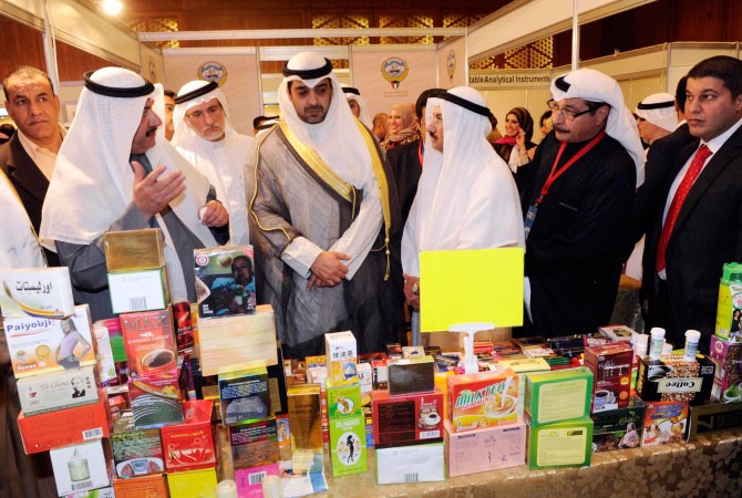 الشيخ محمد العبدالله في جولة خلال المؤتمر 
