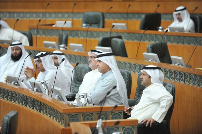 فيصل الكندري وعبدالله التميمي وخليل الصالح وسعد الحريص اثناء الجلسة
