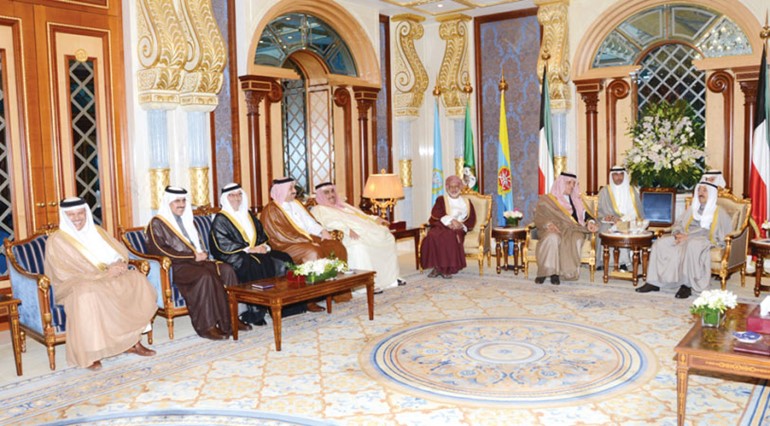 صاحب السمو الامير الشيخ صباح الاحمد مستقبلا الشيخ صباح الخالد ووزراء خارجية مجلس التعاون الخليجي ود عبداللطيف الزياني﻿