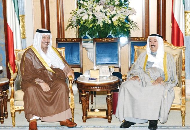 صاحب السمو الامير الشيخ صباح الاحمد مستقبلا سمو رئيس الوزراء الشيخ جابر المبارك﻿