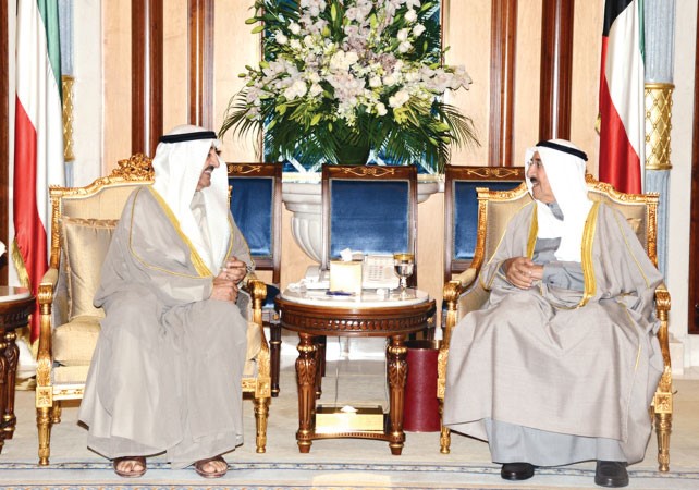 صاحب السمو الامير الشيخ صباح الاحمد مستقبلا جاسم الخرافي ﻿