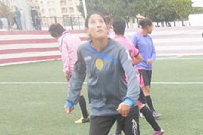 بالفيديو.. وفاة لاعبة تونسية في الملعب