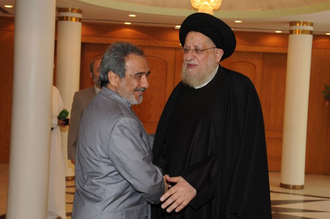 السيد محمد باقر المهري يقدم واجب العزاء للقائم بالاعمال الايراني حسن زركار﻿
