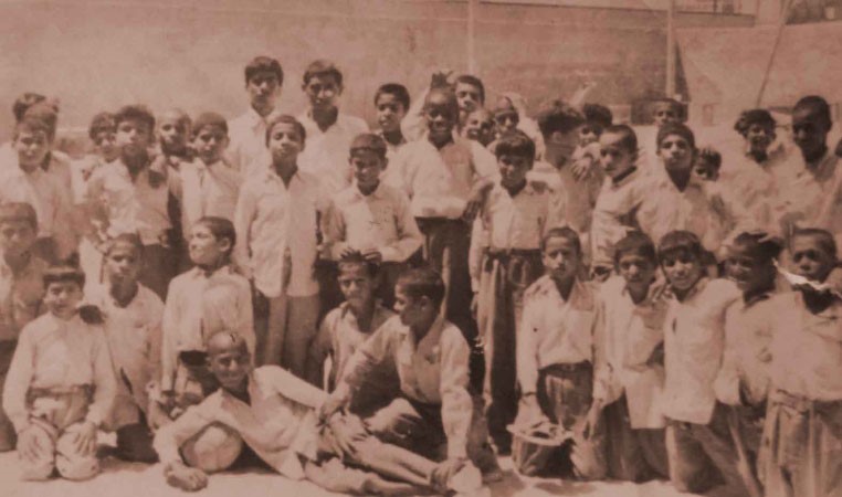 طلاب من مدرسة الرشيد الابتدائية بالدسمة﻿