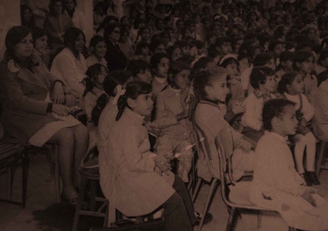 بدرية التويتان: في سنة الهدامة الثانية عام 1954 كان بيت الوالد «يخر» الماء من السقف بسبب الأمطار وبعدها جُددت البيوت بالطابوق الأسمنتي