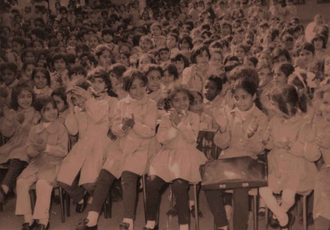  وعدد من طالبات المدرسة في العام الدراسي 1972 - 1973﻿