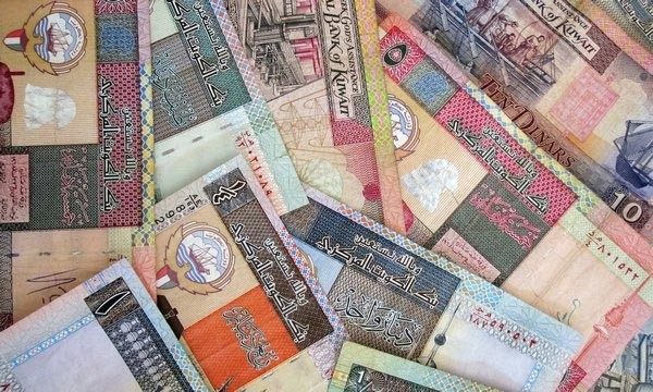 مواطن يتهم زوجته بسرقة 770 ديناراً من حسابه