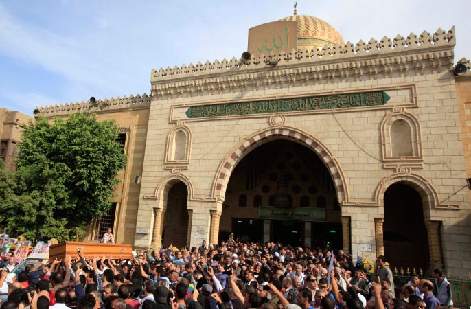 تشييع جنازة طالب الهندسة محمد رضا الذي قتل في اشتباكات الخميس رويترز