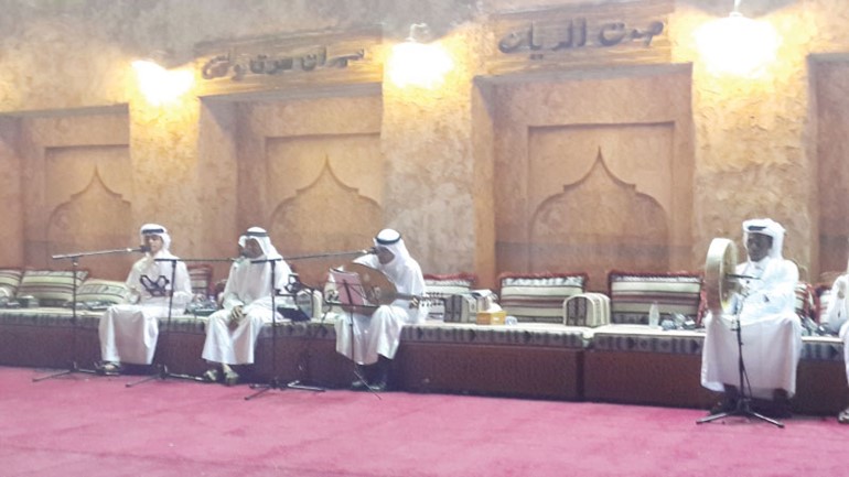 صلاح حمد خليفة في جلسة سوق واقف الشعبية﻿