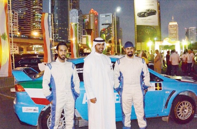  الشيخ علي الفواز مع المتسابق مشاري الظفيري ﻿