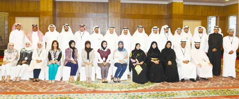 لقطة جماعية للمشاركين في البرنامج﻿