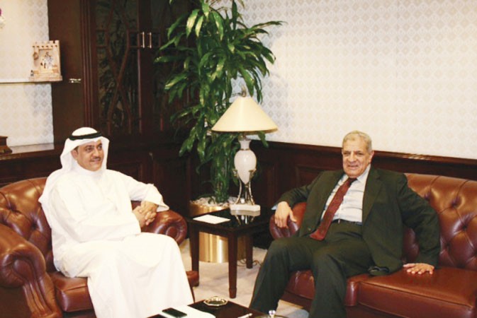 مسالم الاذينة خلال استقباله وزير الاسكان المصري مابراهيم محلب﻿