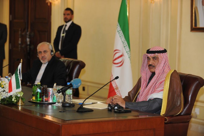  الشيخ صباح الخالد ووزير الخارجية الايراني محمد جواد ظريف خلال المؤتمر الصحافيهاني الشمري﻿
