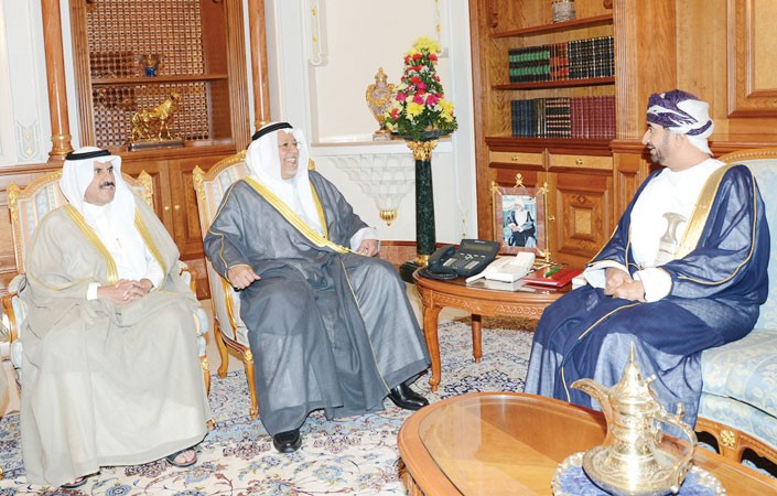 الشيخ علي الجراحمع وزير ديوان البلاط السلطاني العماني﻿