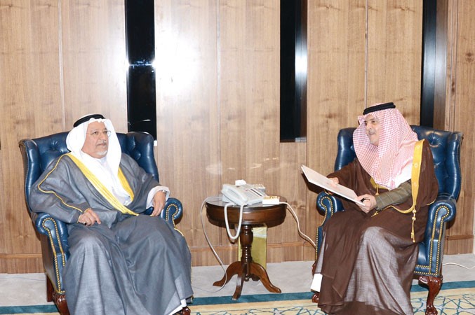 الشيخ علي الجراح يسلم رسالة خطية لصاحب السمو الملكي الامير سعود الفيصل ﻿