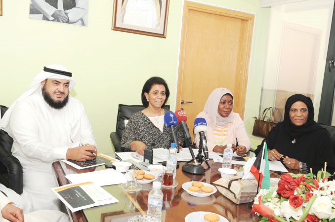الشيخة فريحة الاحمد والنهام والعريفان خلال المؤتمرقاسم باشا﻿